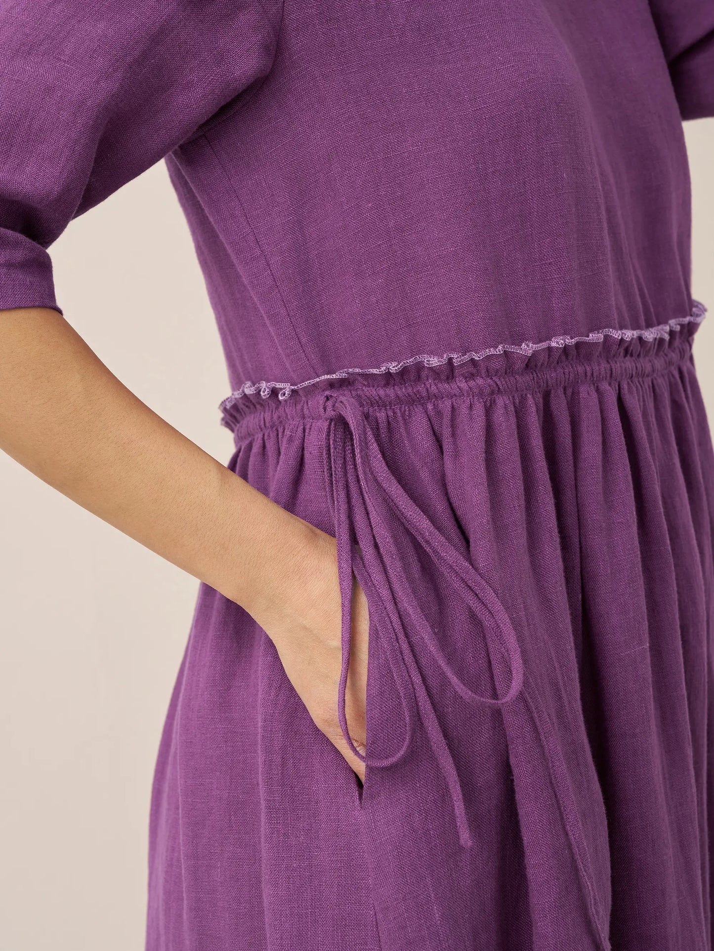 Aurore™ | Robe midi en lin à taille pétale