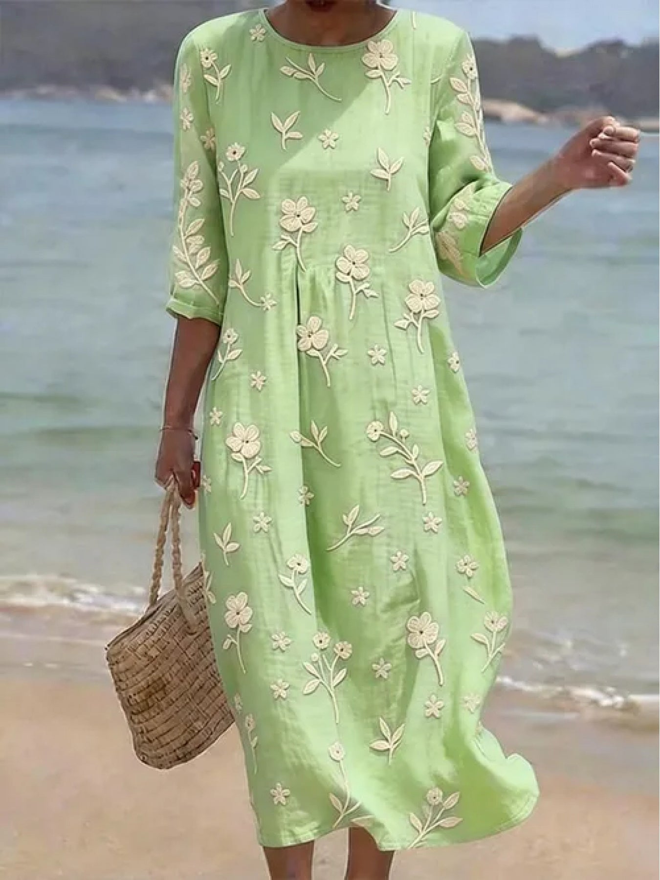 Margaret | Robe brodée à manches mi-longues