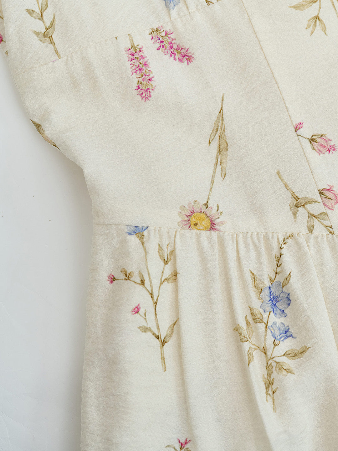 Victoria™ | Robe à col en cœur floral