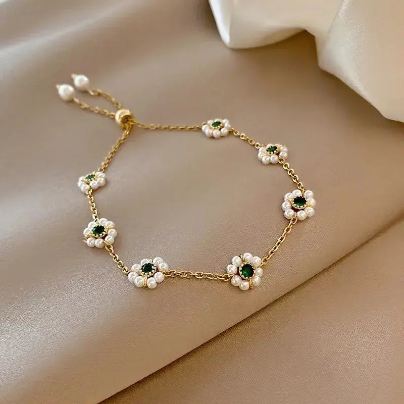 Priscilla™ | Bracelet marguerites avec cristaux verts