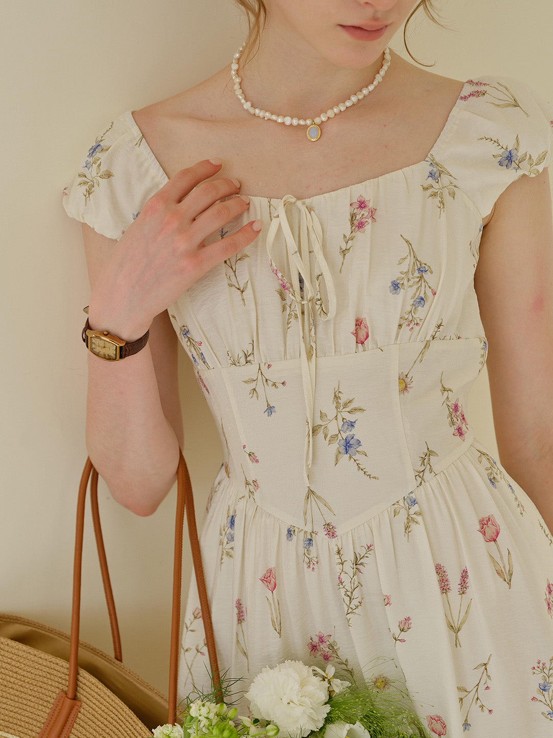 Victoria™ | Robe à col en cœur floral