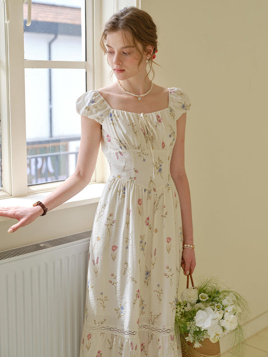 Victoria™ | Robe à col en cœur floral