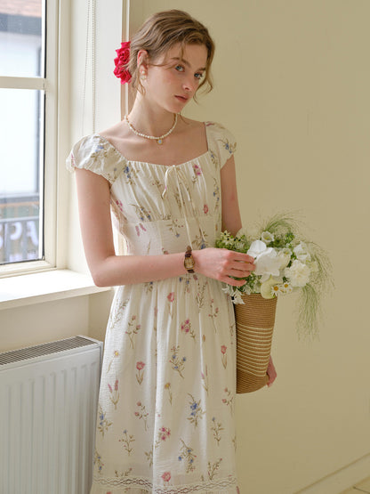 Victoria™ | Robe à col en cœur floral