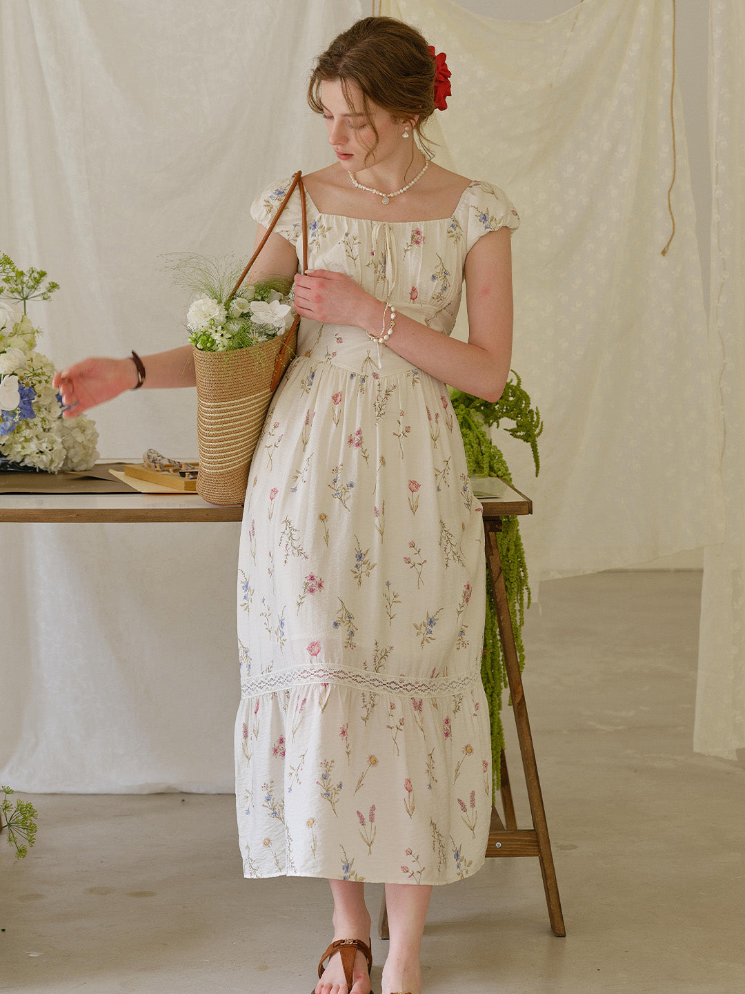 Victoria™ | Robe à col en cœur floral