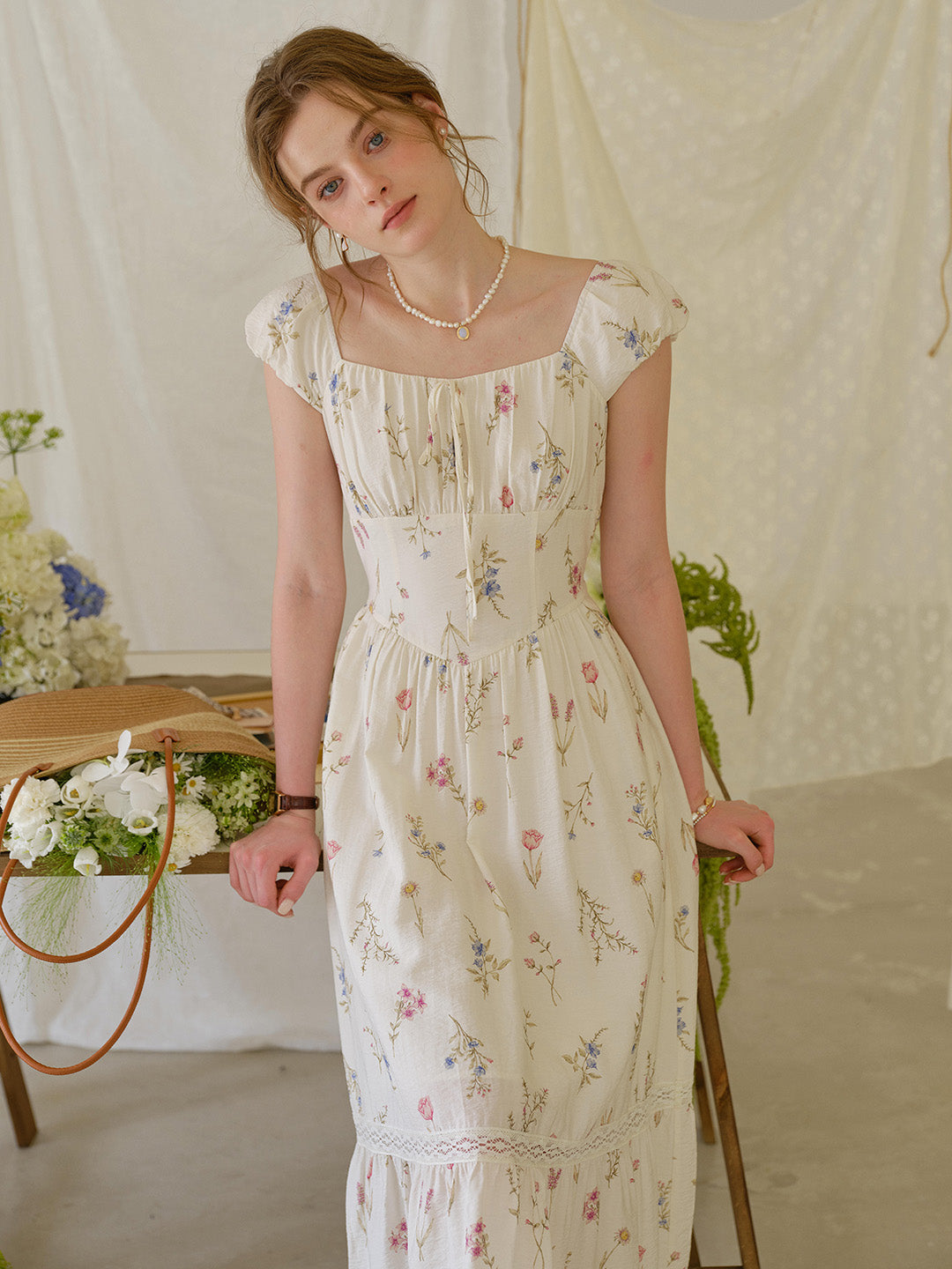 Victoria™ | Robe à col en cœur floral