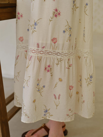Victoria™ | Robe à col en cœur floral