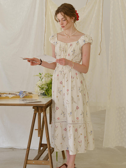 Victoria™ | Robe à col en cœur floral