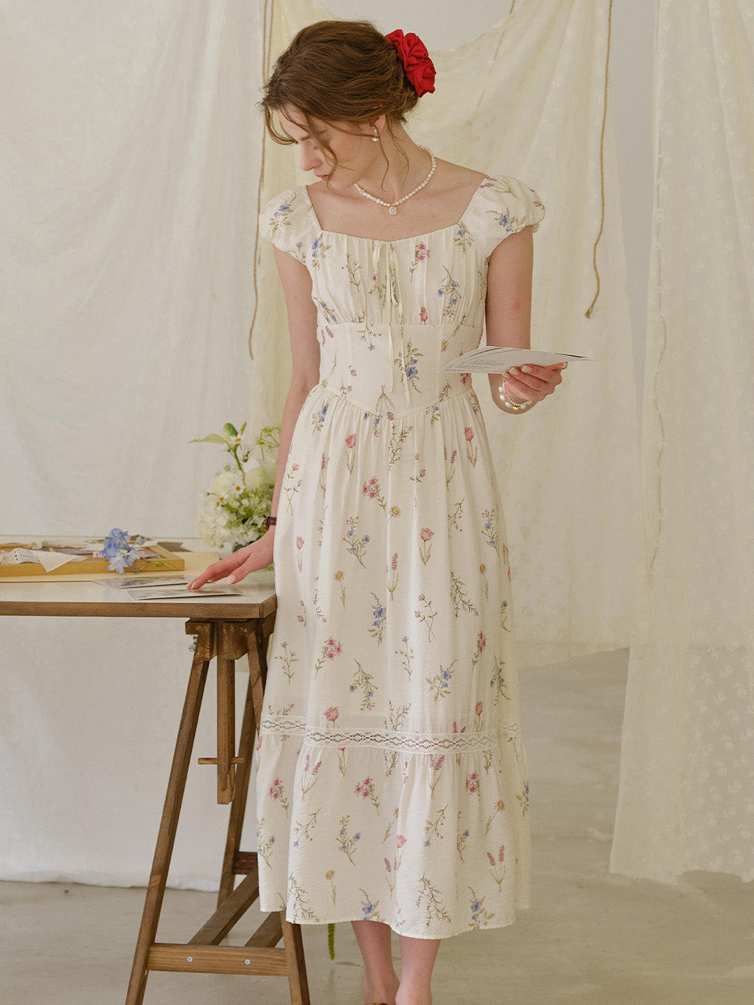 Victoria™ | Robe à col en cœur floral