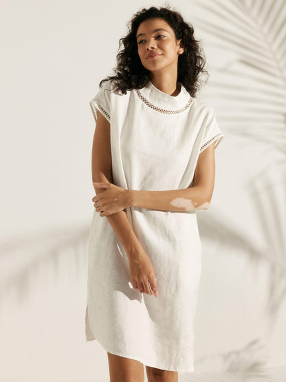 Apolline™ | Kurzes Leinenkleid mit durchbrochenem Stehkragen
