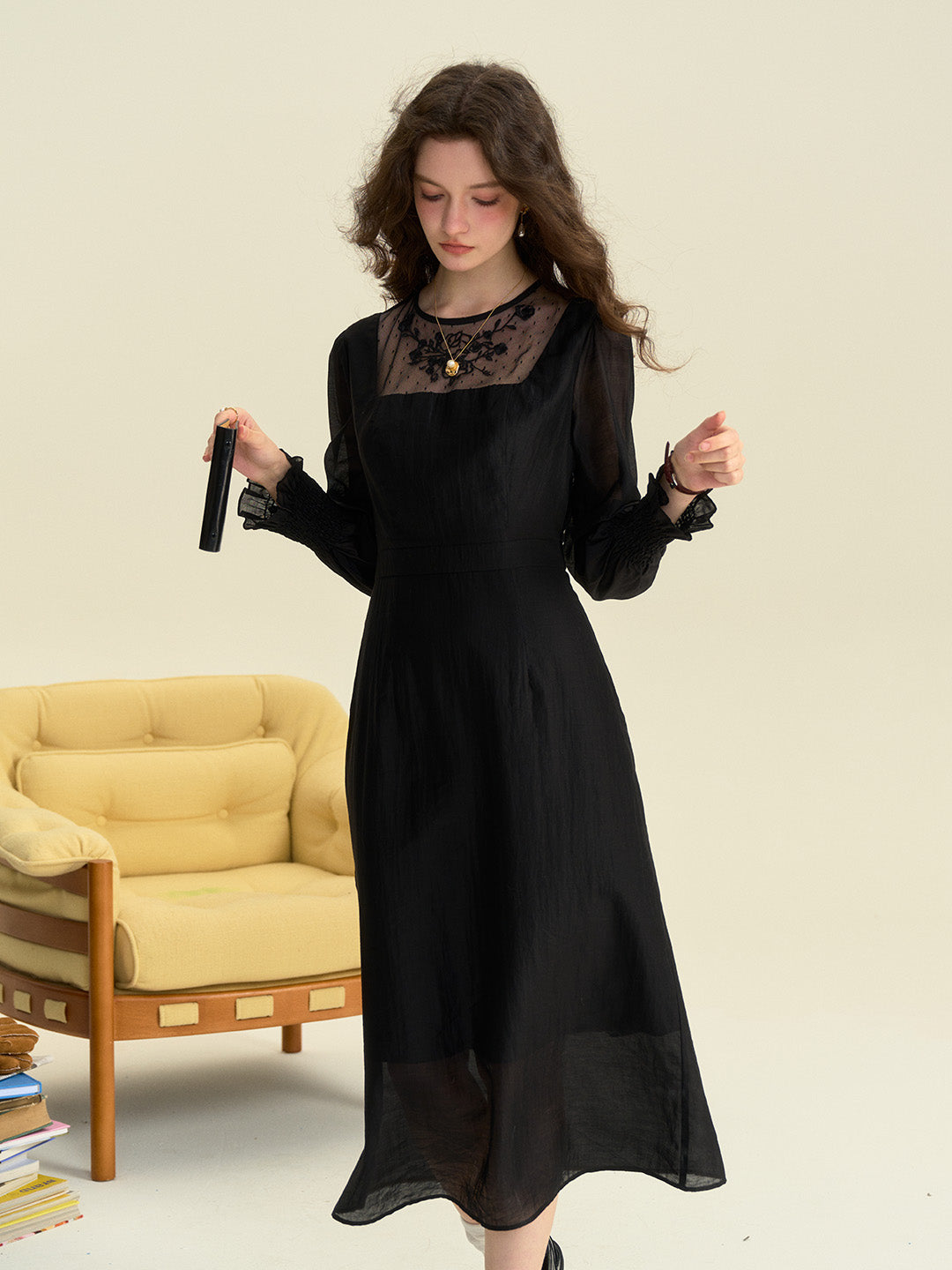 Ariella™ | Robe en maille brodée