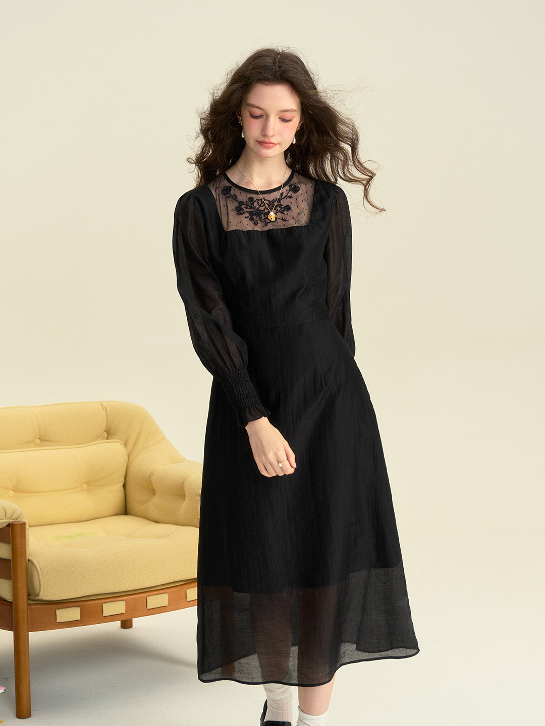 Ariella™ | Robe en maille brodée