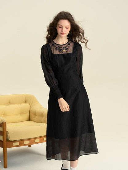 Ariella™ | Robe en maille brodée