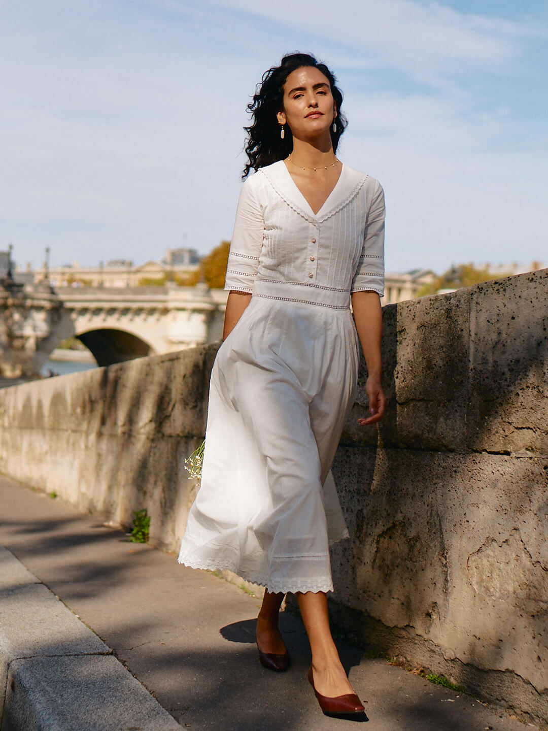 Valentine™ | Robe midi brodée en coton