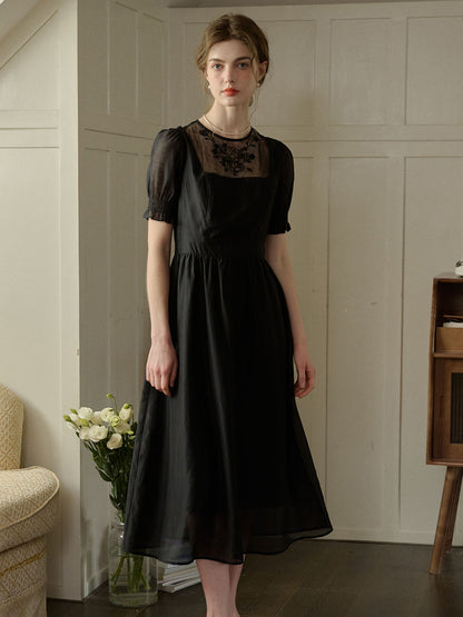 Ariella™ | Robe en maille brodée