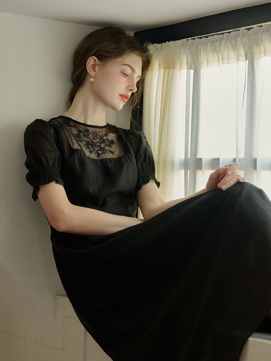 Ariella™ | Robe en maille brodée