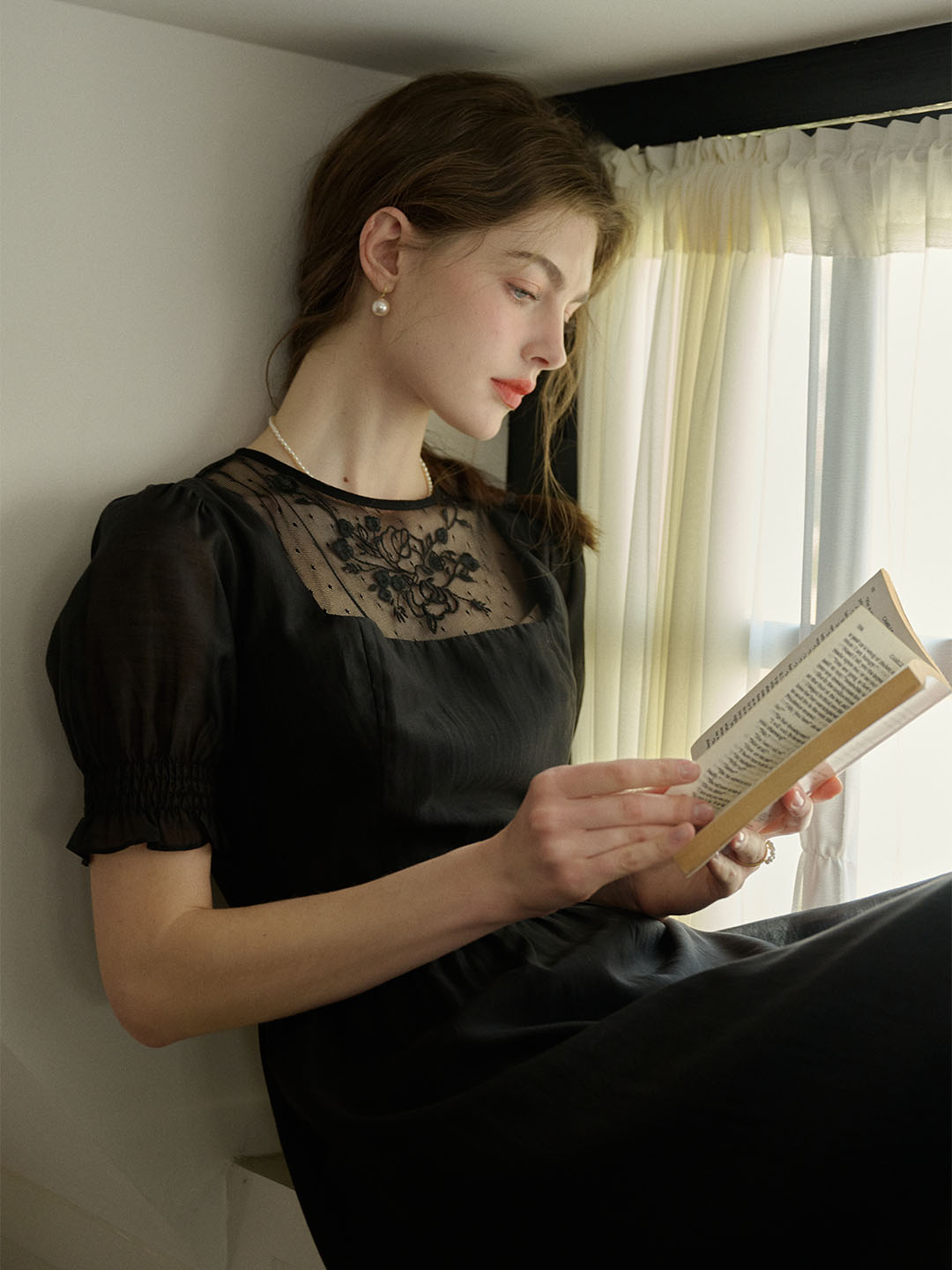Ariella™ | Robe en maille brodée
