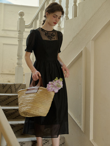 Ariella™ | Robe en maille brodée