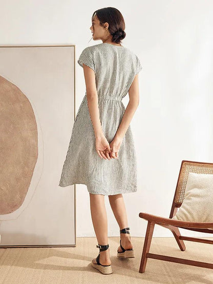 Ariane™ | Robe midi rayée en lin à taille élastique