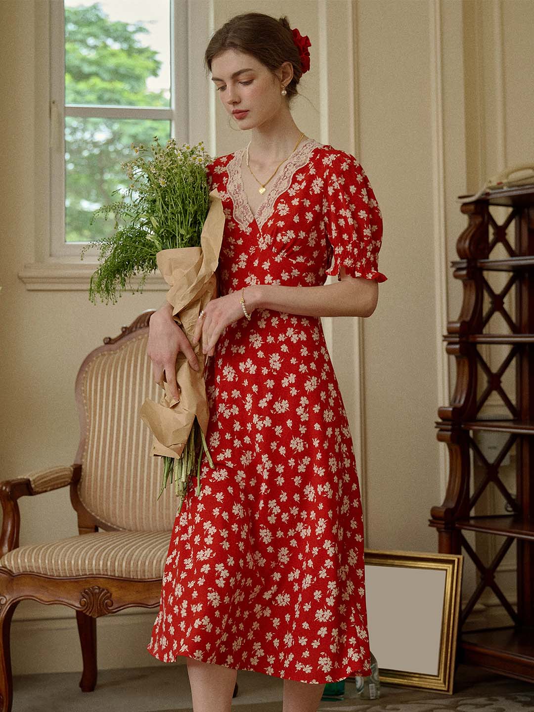 Stormi™ | Robe à encolure en V bordée de dentelle