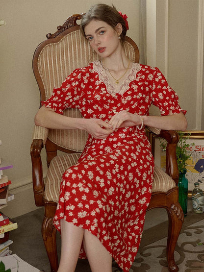 Stormi™ | Robe à encolure en V bordée de dentelle