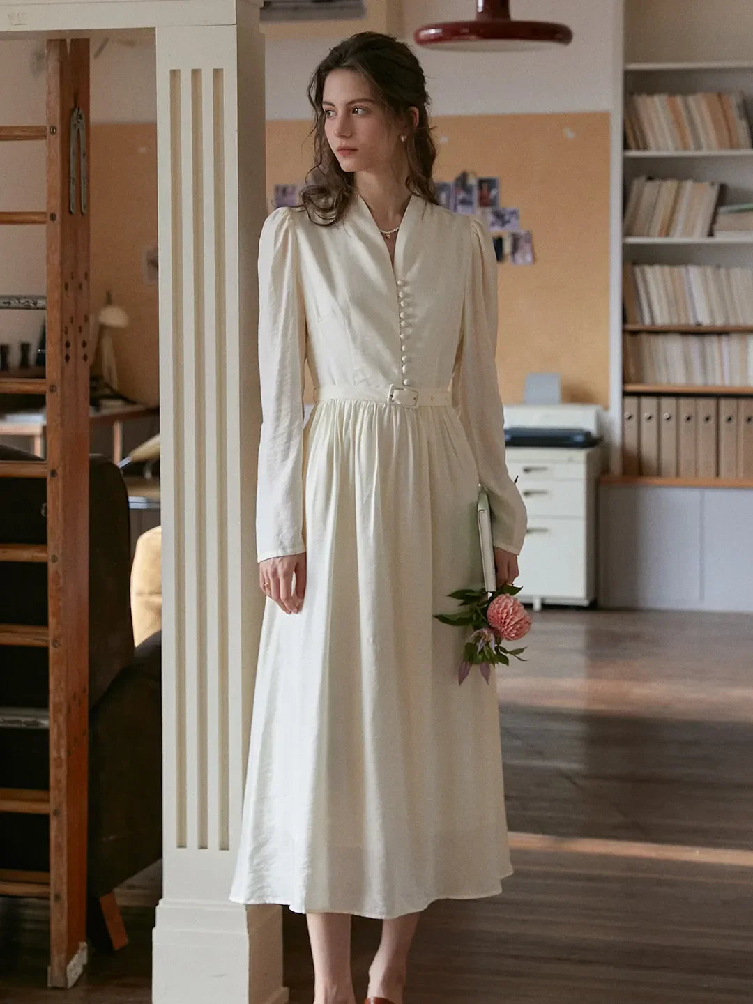 Bridget™ | Robe col V blanc cassé