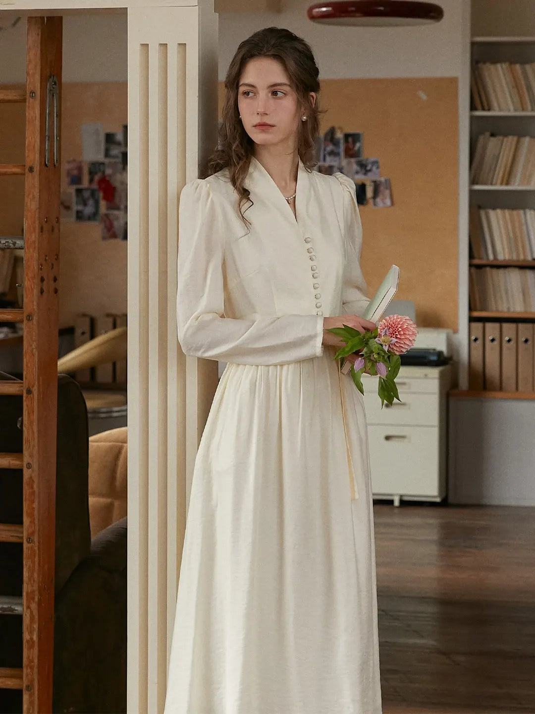 Bridget™ | Robe col V blanc cassé