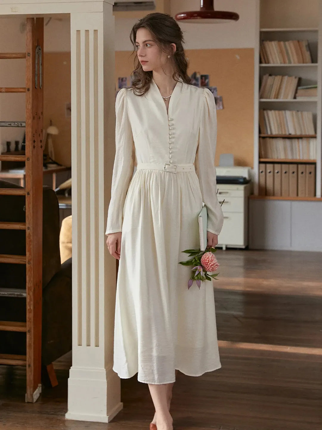 Bridget™ | Robe col V blanc cassé
