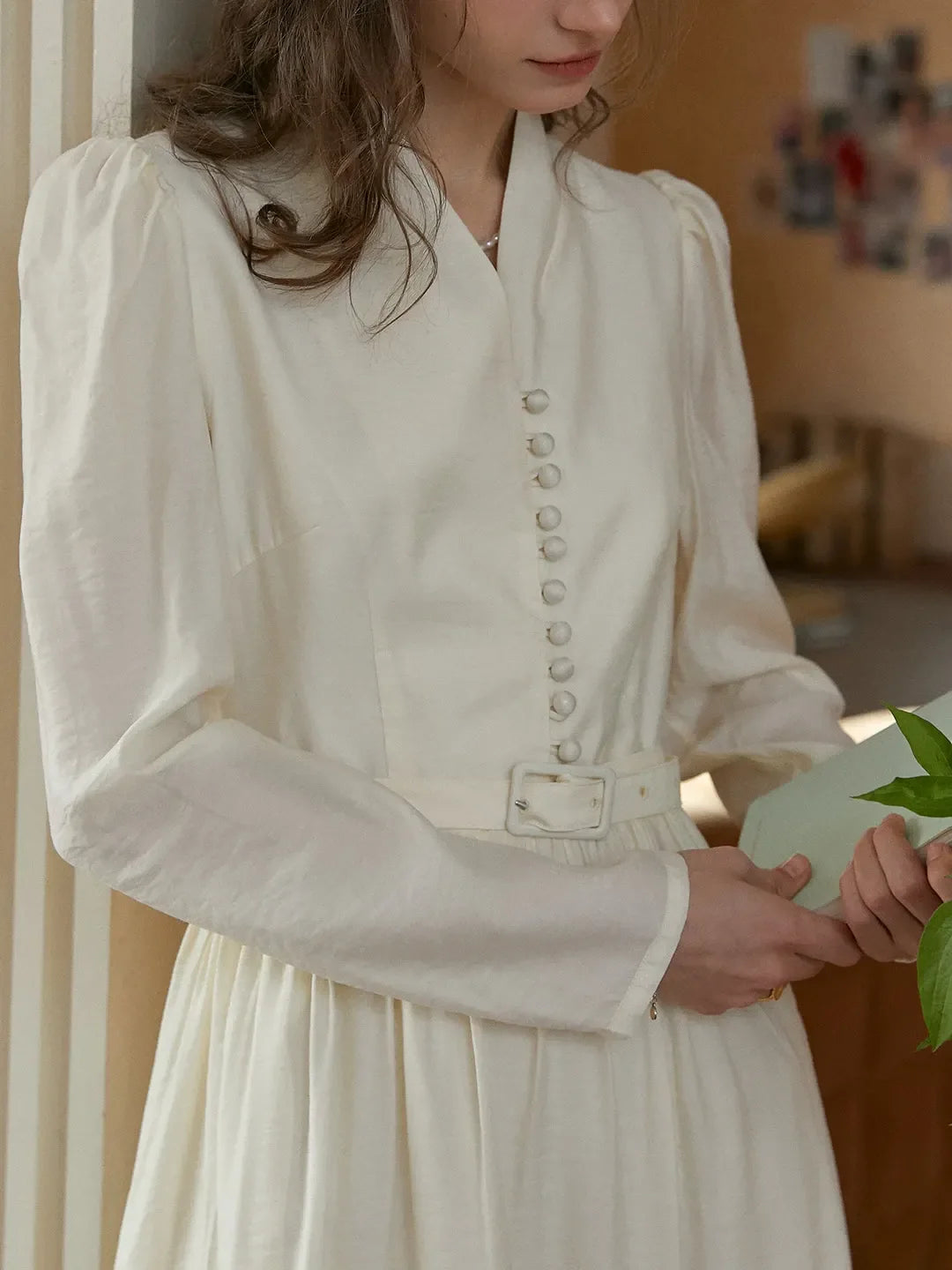 Bridget™ | Robe col V blanc cassé