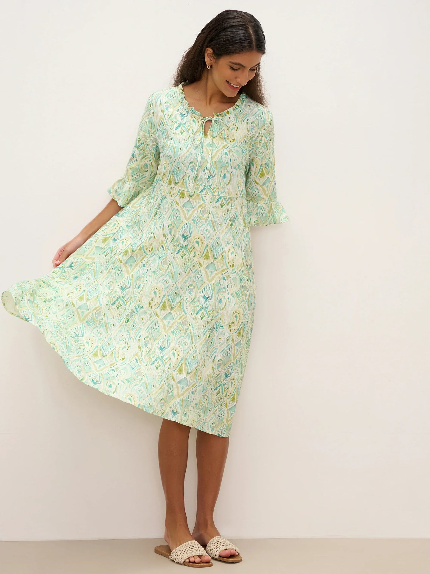 Léa™ | Leinen-Midikleid mit Rüschenkragen