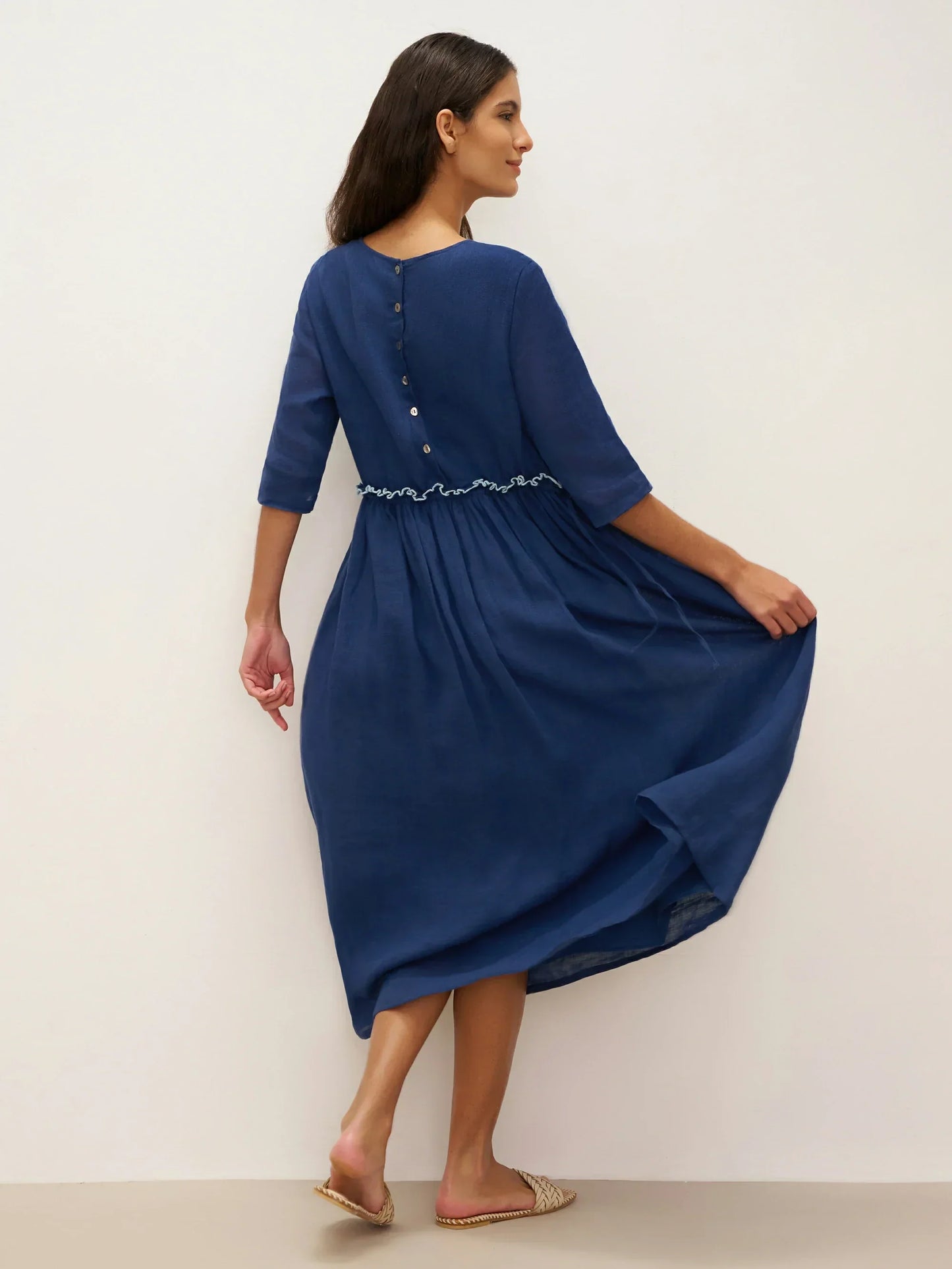 Aurore™ | Robe midi en lin à taille pétale