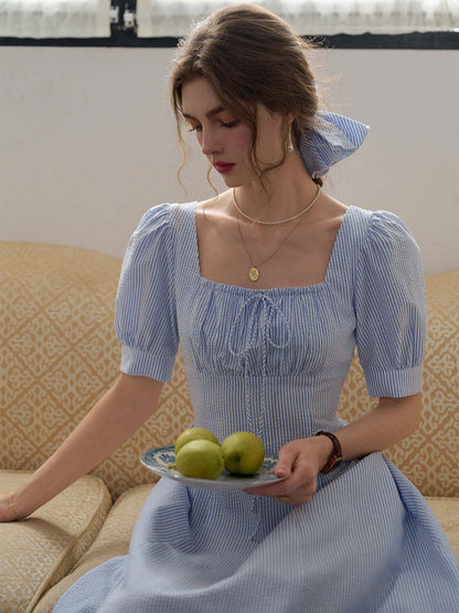 Maisie™ | Robe en coton rayé à col carré