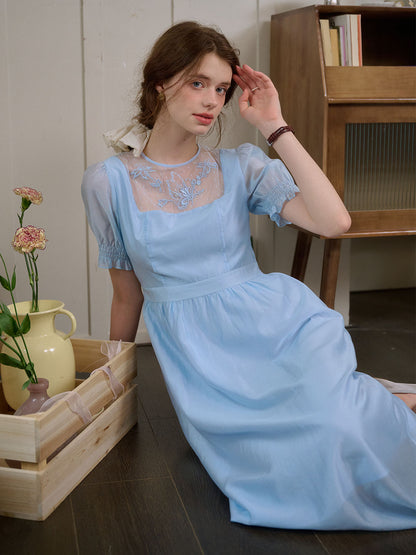 Ariella™ | Robe en maille brodée