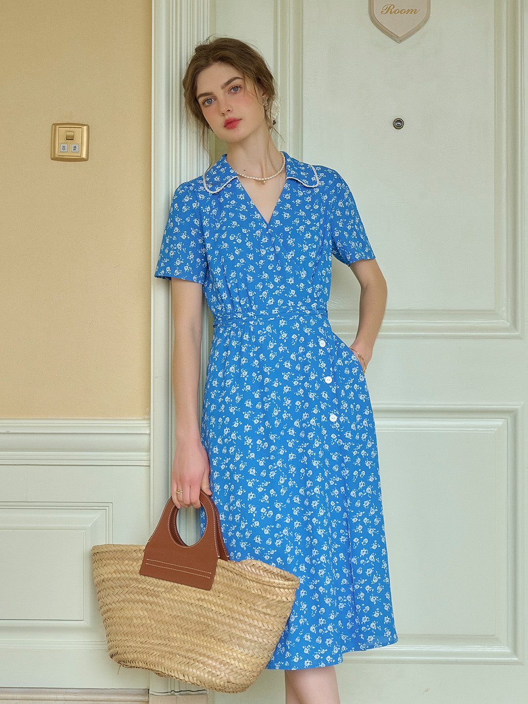 Alba™ | Robe fleurie X-Line à col V