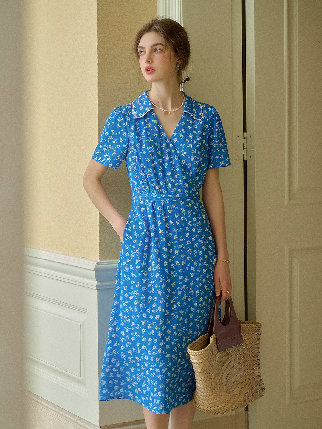 Alba™ | Robe fleurie X-Line à col V