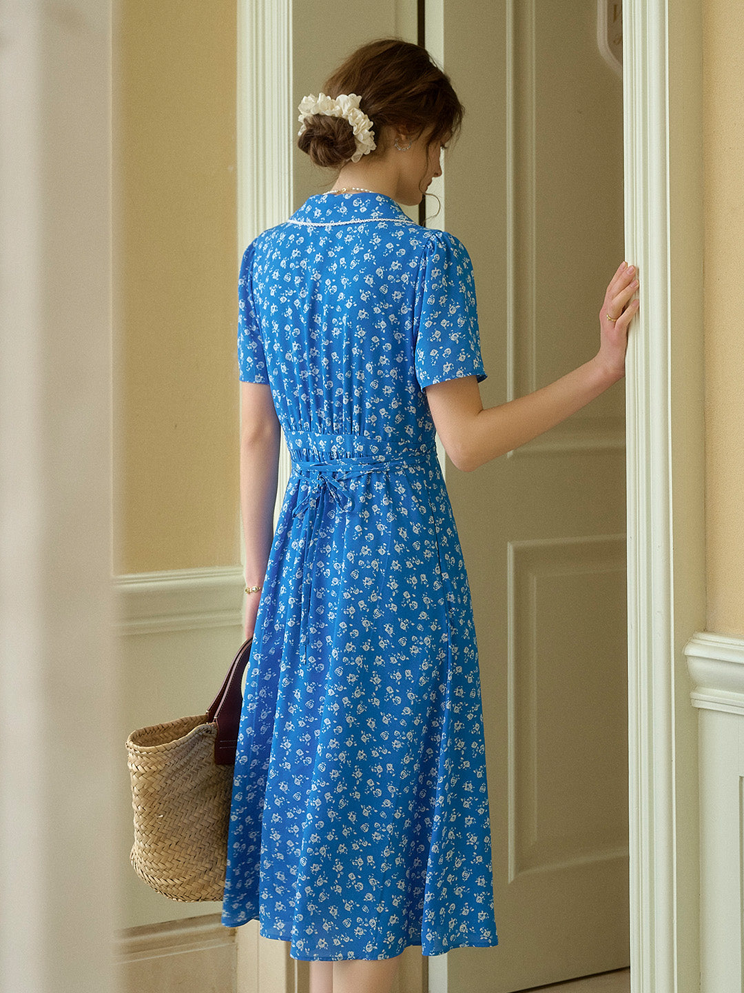 Alba™ | Robe fleurie X-Line à col V