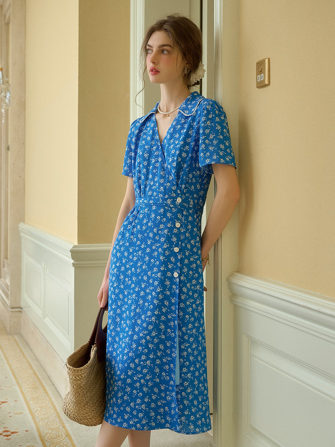 Alba™ | Robe fleurie X-Line à col V