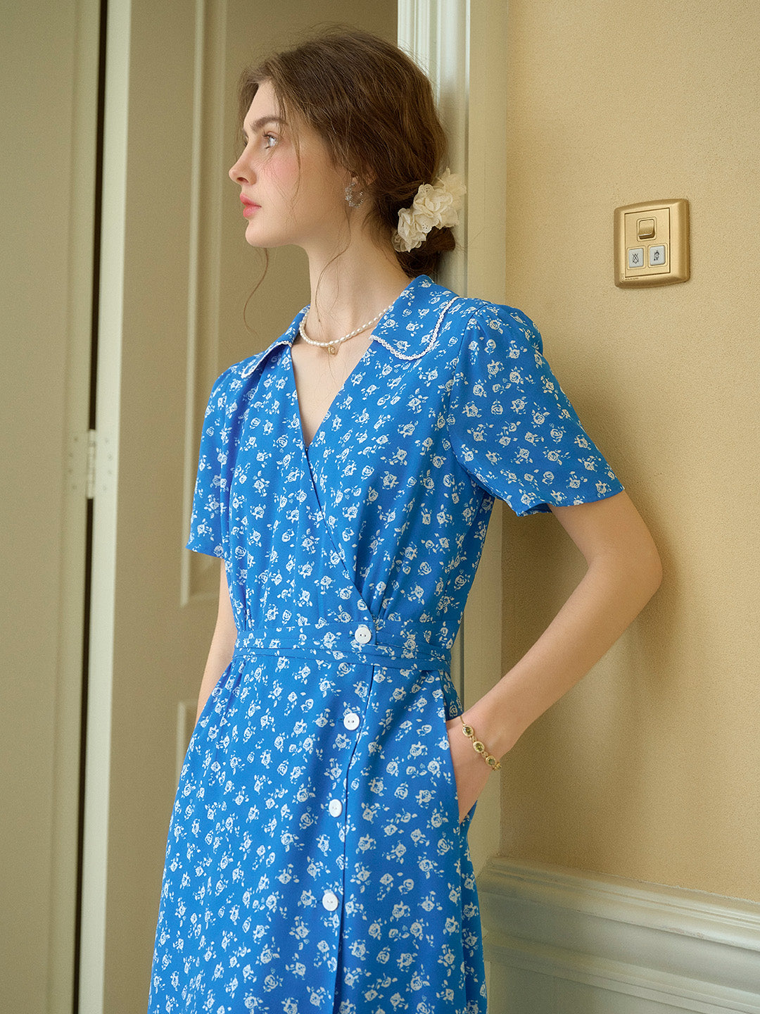 Alba™ | Robe fleurie X-Line à col V