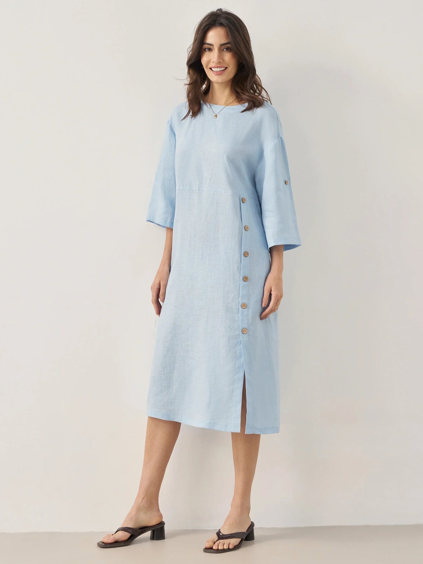 Anaïs™ | Robe midi en lin à boutons décoratifs