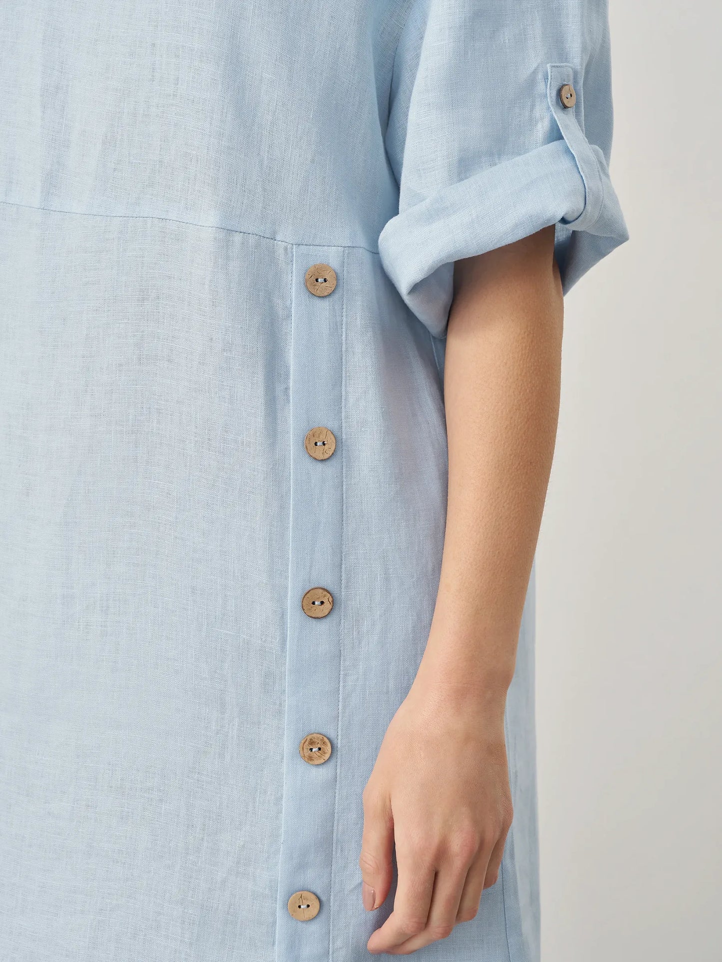 Anaïs™ | Robe midi en lin à boutons décoratifs