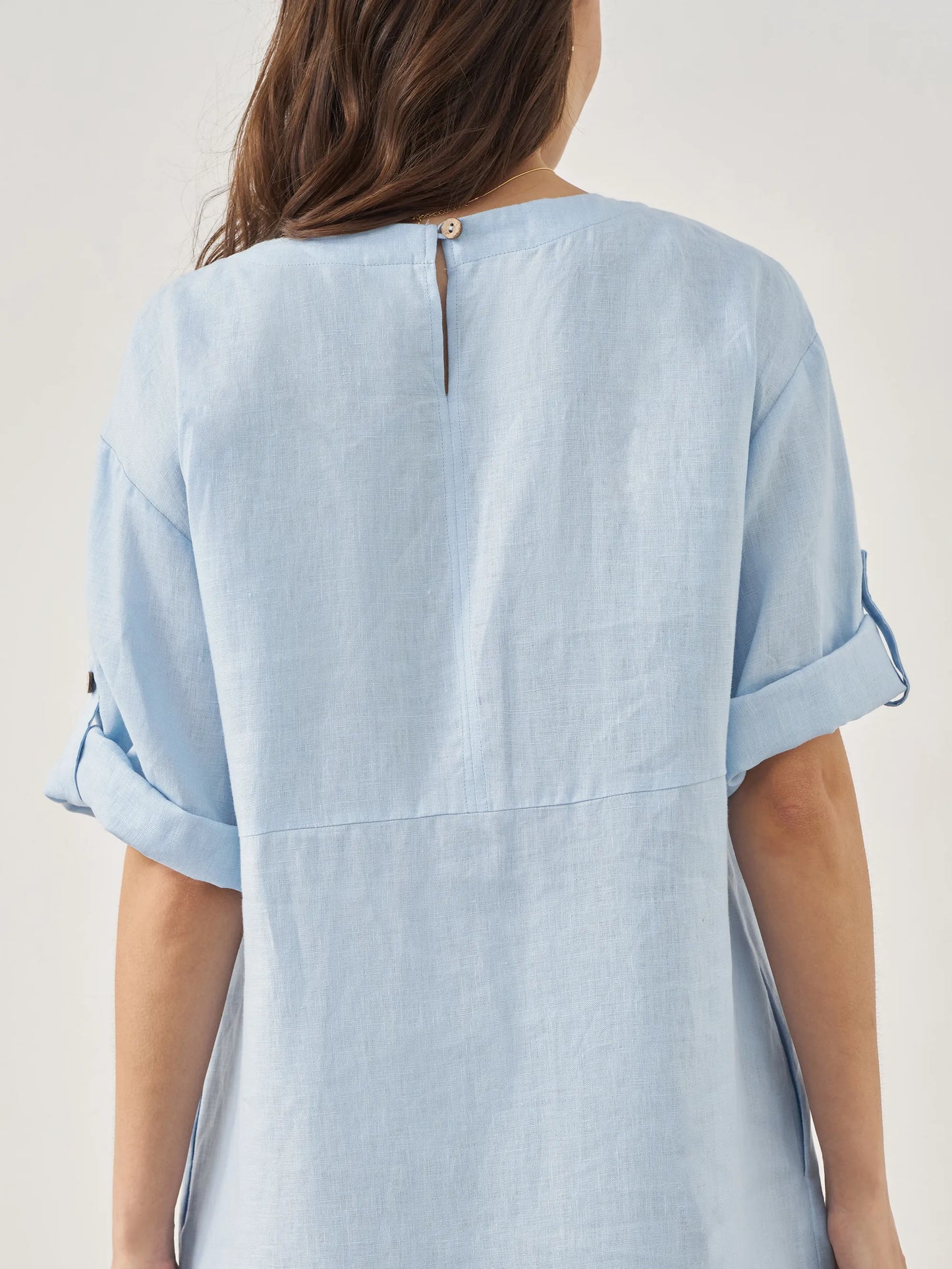 Anaïs™ | Robe midi en lin à boutons décoratifs