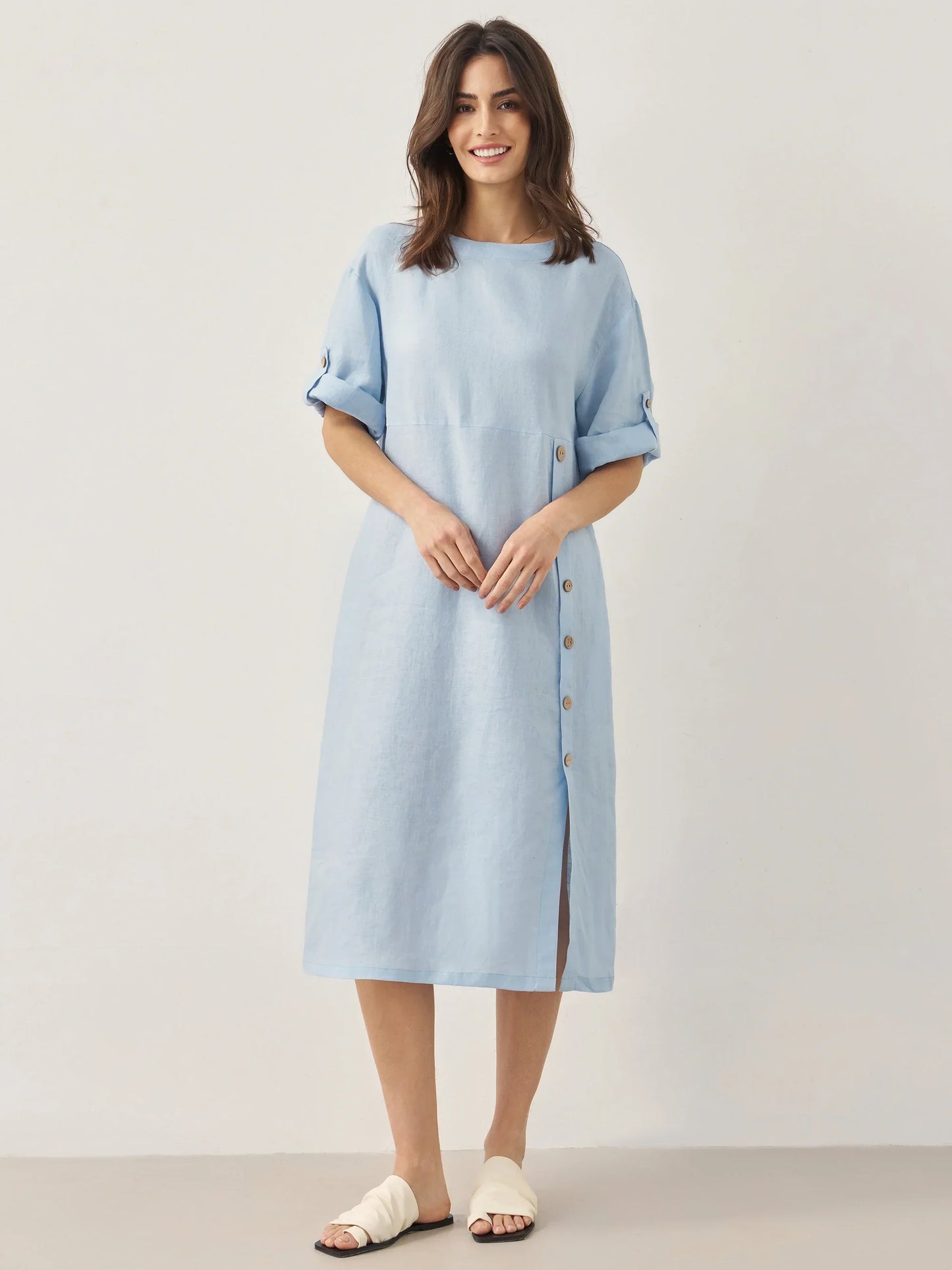 Anaïs™ | Robe midi en lin à boutons décoratifs