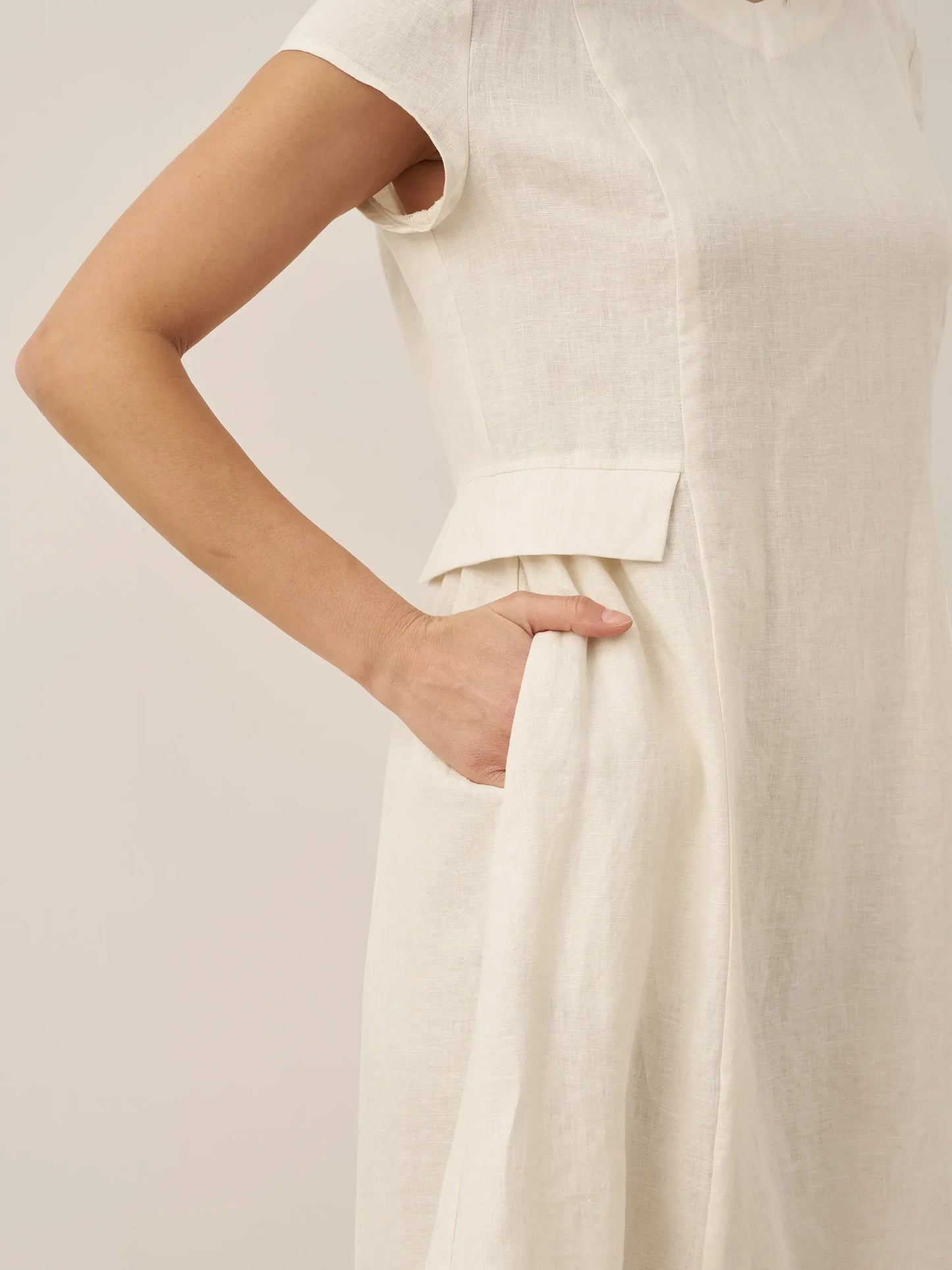 Camille™ | Robe d’été naturelle en lin à col en V