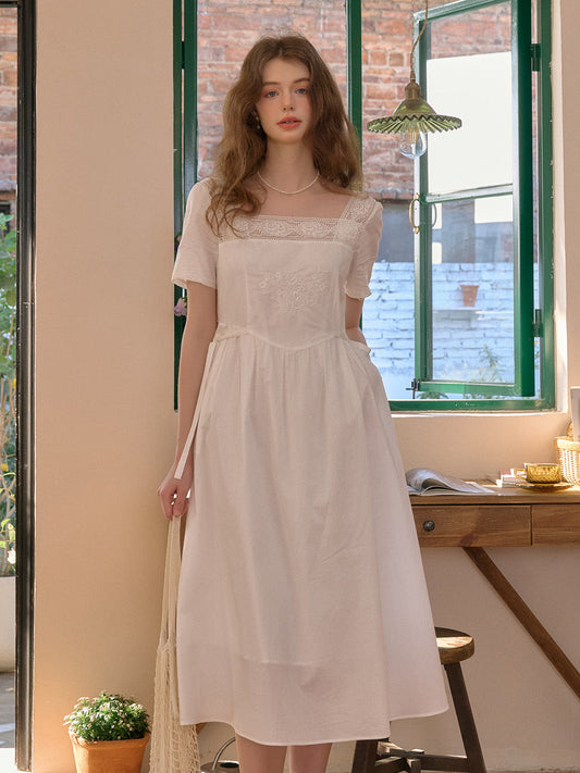 Sia™ | Robe en coton blanc brodée
