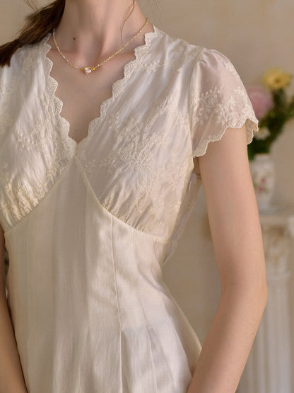 Reagan™ | Robe jacquard col V ondulé