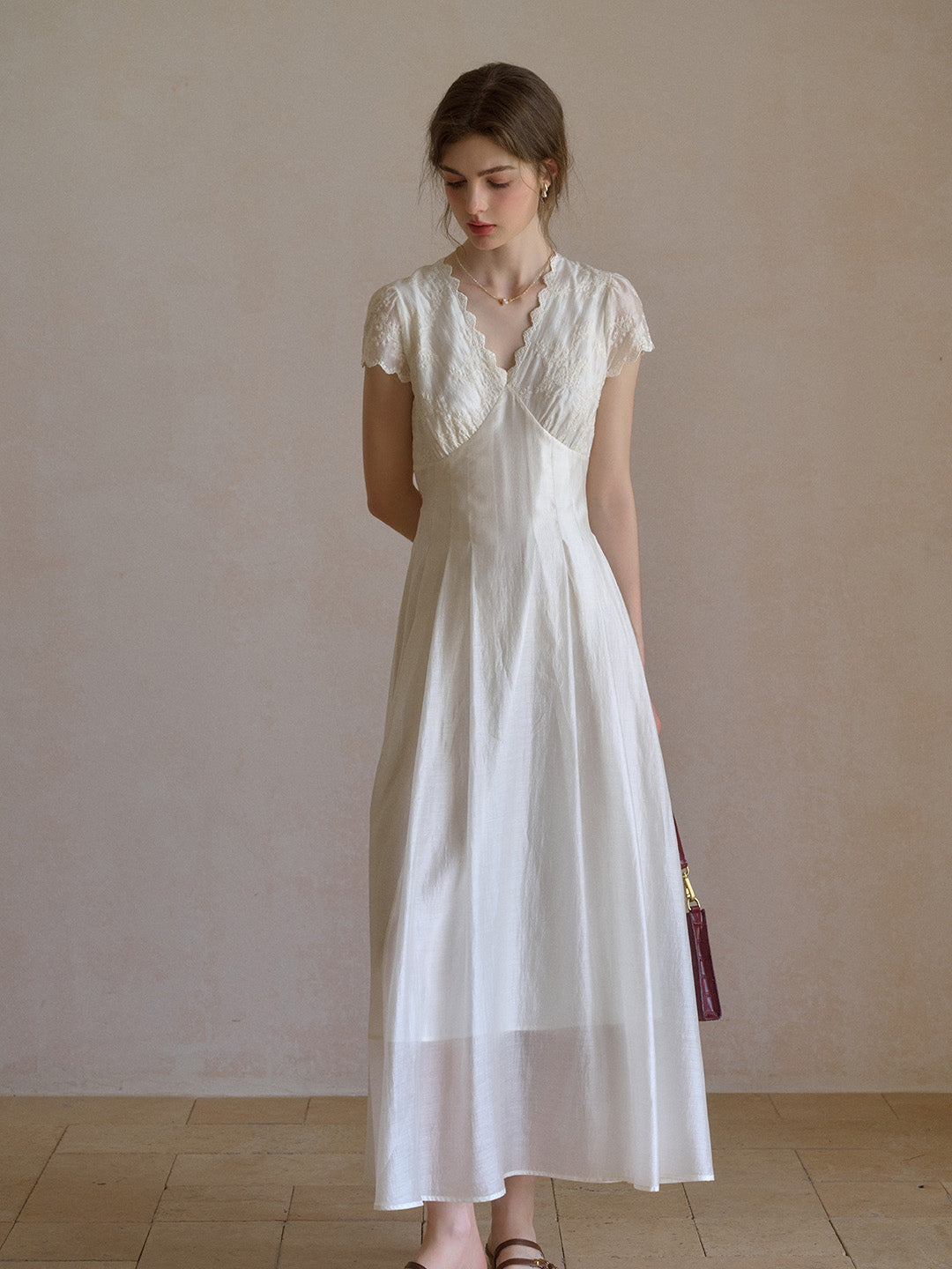 Reagan™ | Robe jacquard col V ondulé