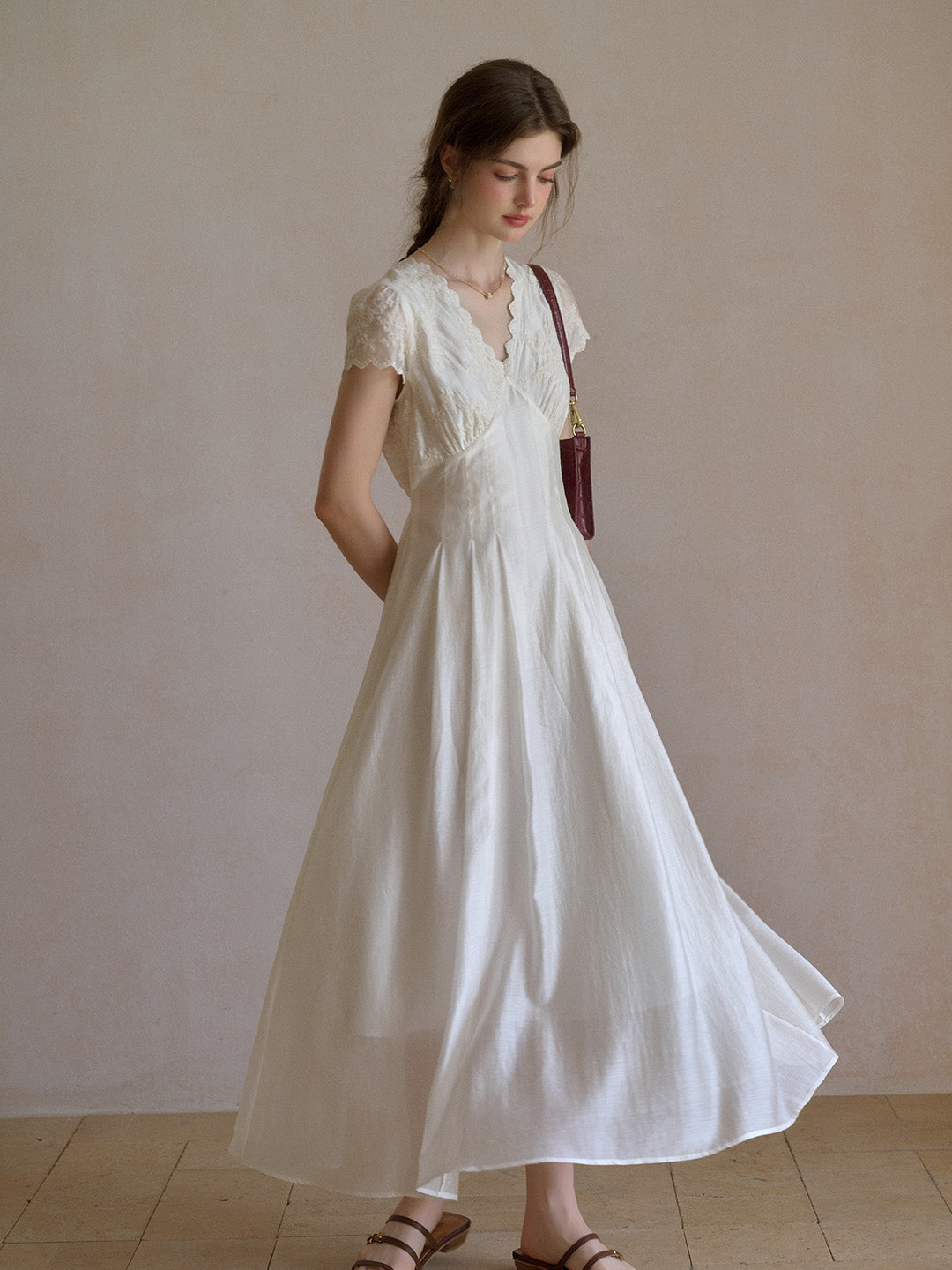 Reagan™ | Robe jacquard col V ondulé