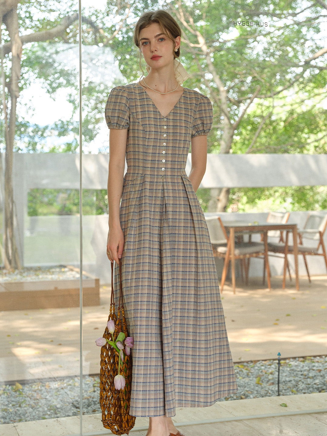 Nyra™ | Robe à col en V à carreaux