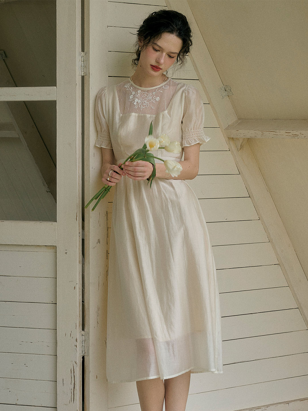 Ariella™ | Robe en maille brodée