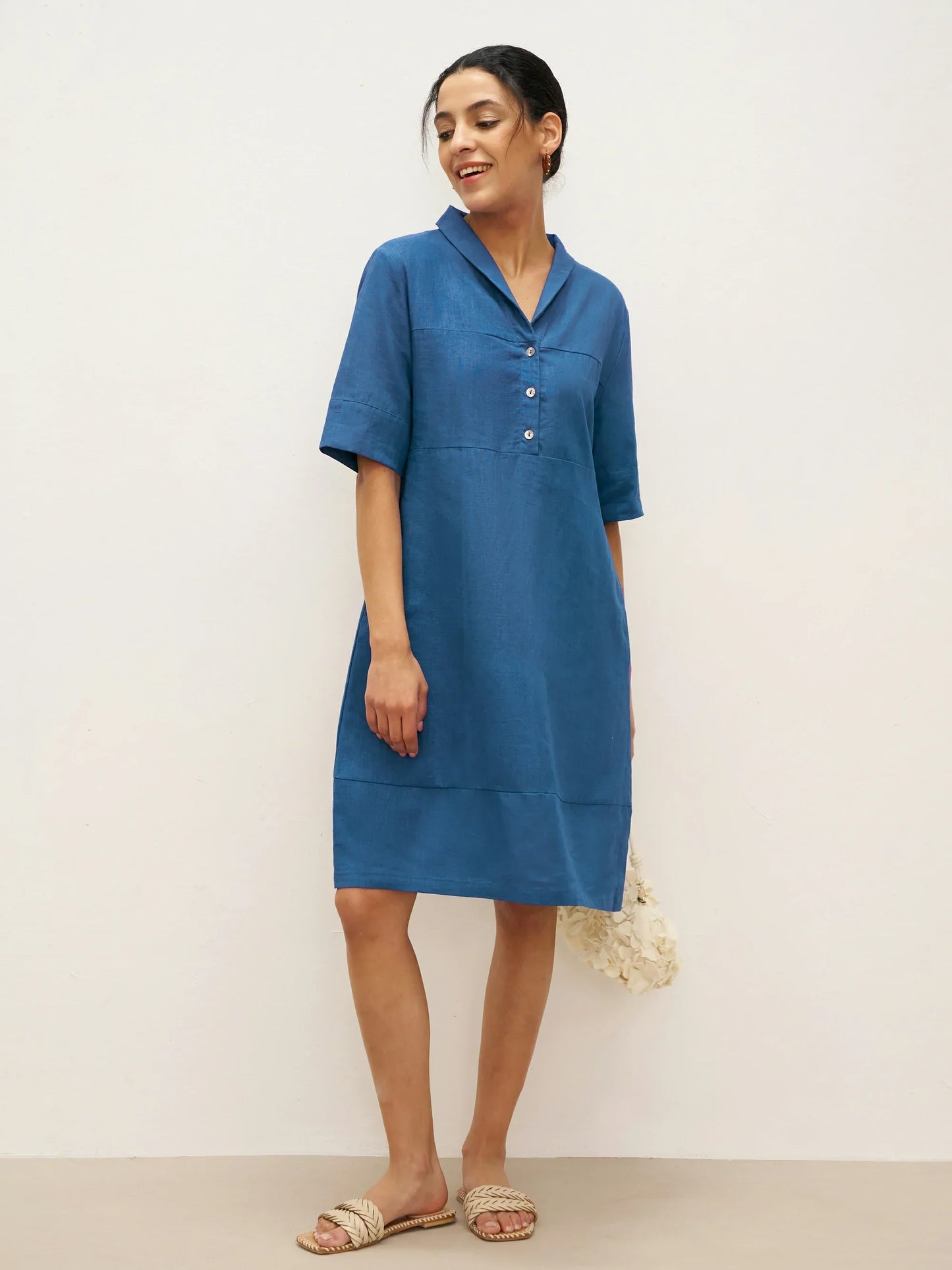 Livia™ | Robe courte en lin à col châle