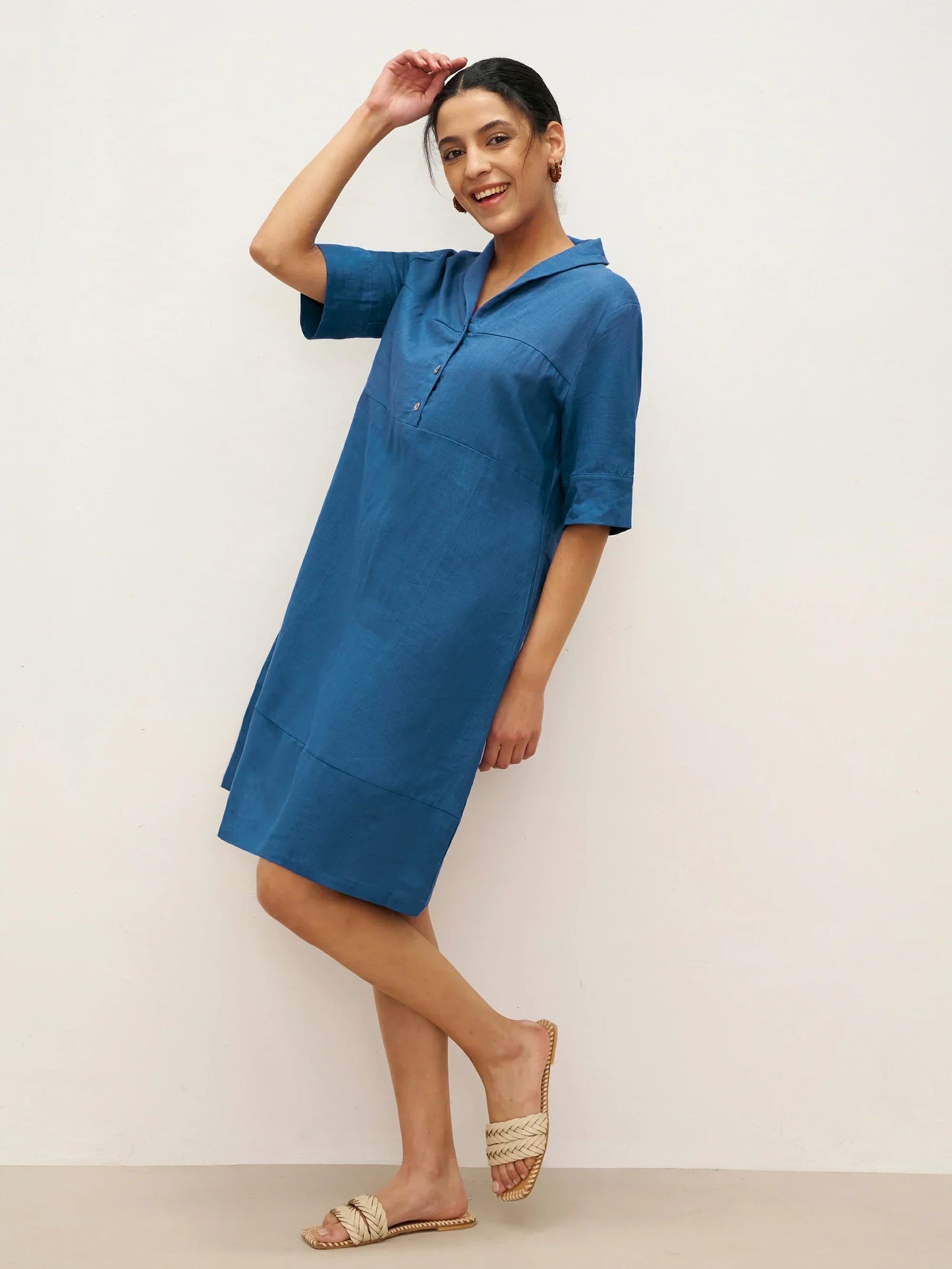 Livia™ | Robe courte en lin à col châle